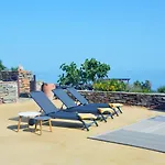 Eliza With A Swimming Pool And Sea View In The Area Of Otzia, On The Island Of Kea *