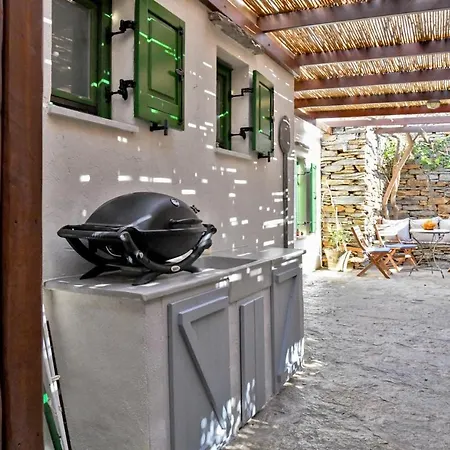 Eliza With A Swimming Pool And Sea View In The Area Of Otzia, On The Island Of Kea