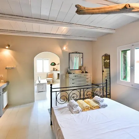 Eliza With A Swimming Pool And Sea View In The Area Of Otzia, On The Island Of Kea Holiday home Otzias