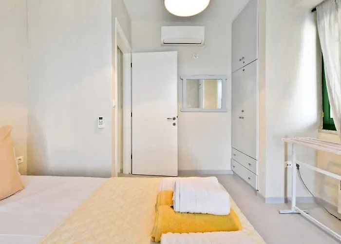 Casa de Férias Eliza With A Swimming Pool And Sea View In The Area Of Otzia, On The Island Of Kea Otziás