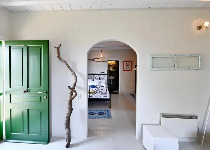 Casa de Férias Eliza With A Swimming Pool And Sea View In The Area Of Otzia, On The Island Of Kea Otziás