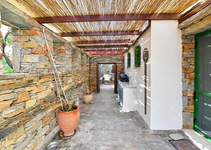 Casa de Férias Eliza With A Swimming Pool And Sea View In The Area Of Otzia, On The Island Of Kea Otziás
