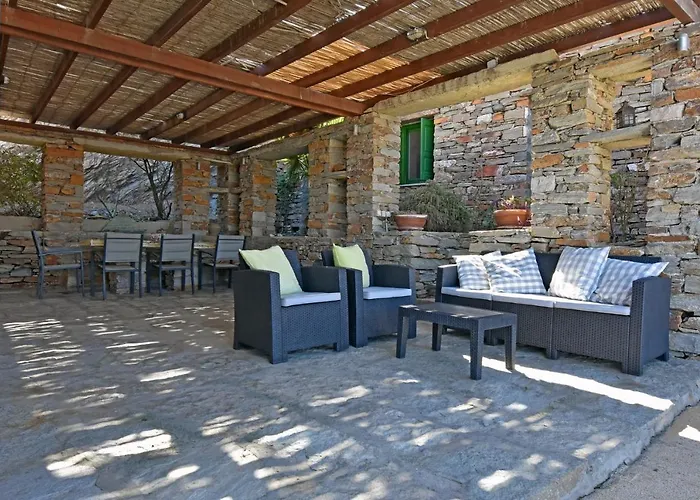 Casa de Férias Eliza With A Swimming Pool And Sea View In The Area Of Otzia, On The Island Of Kea *